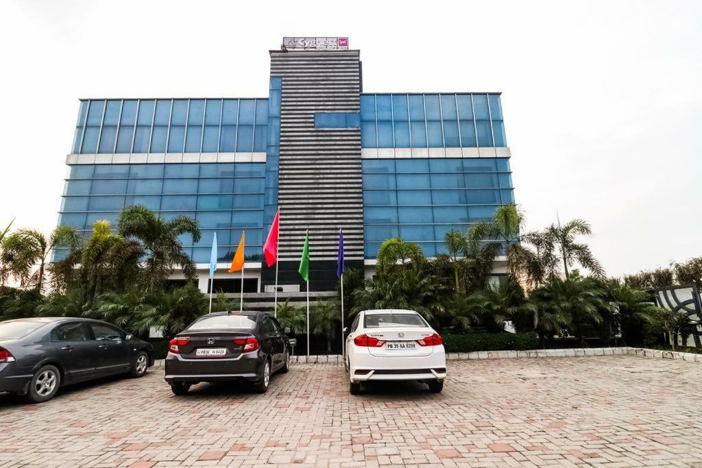 La Silver Leaf Hotel Nawashahr Exterior photo